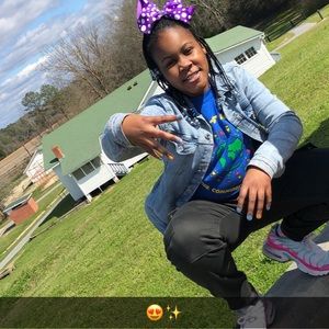 Meet your Posher, Chloe